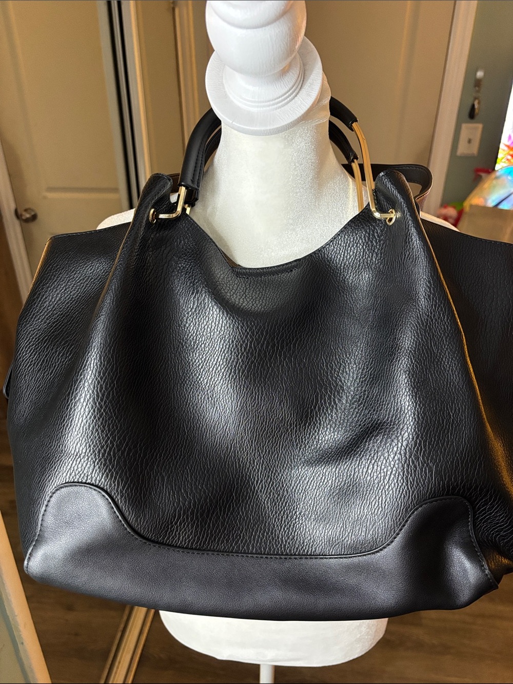 Sondra Roberts Black Leather Shoulder Bag with Gold Hardware - Picture 6 of 15